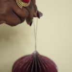 Bague pierre semi-precieuse Tahira couleur rouge hibiscus